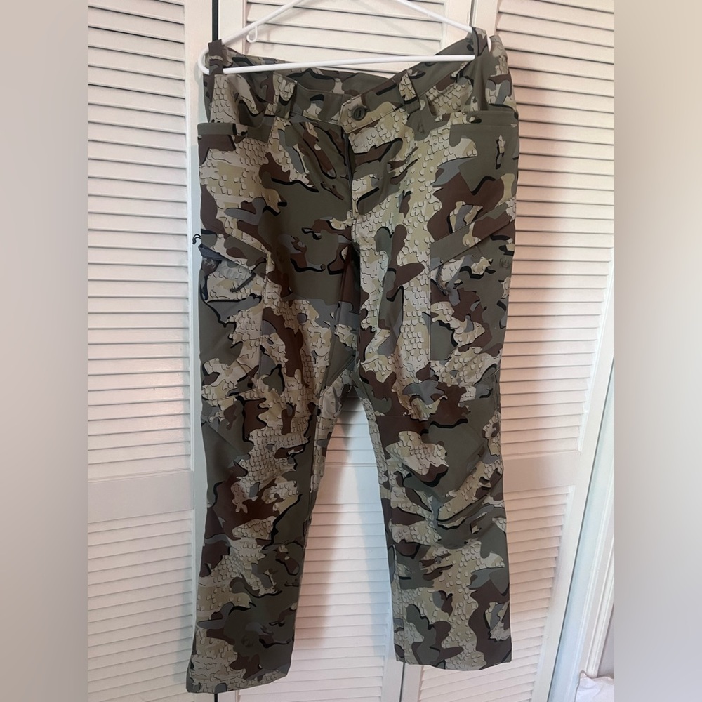 Like new KUIU Attack pants - Valo